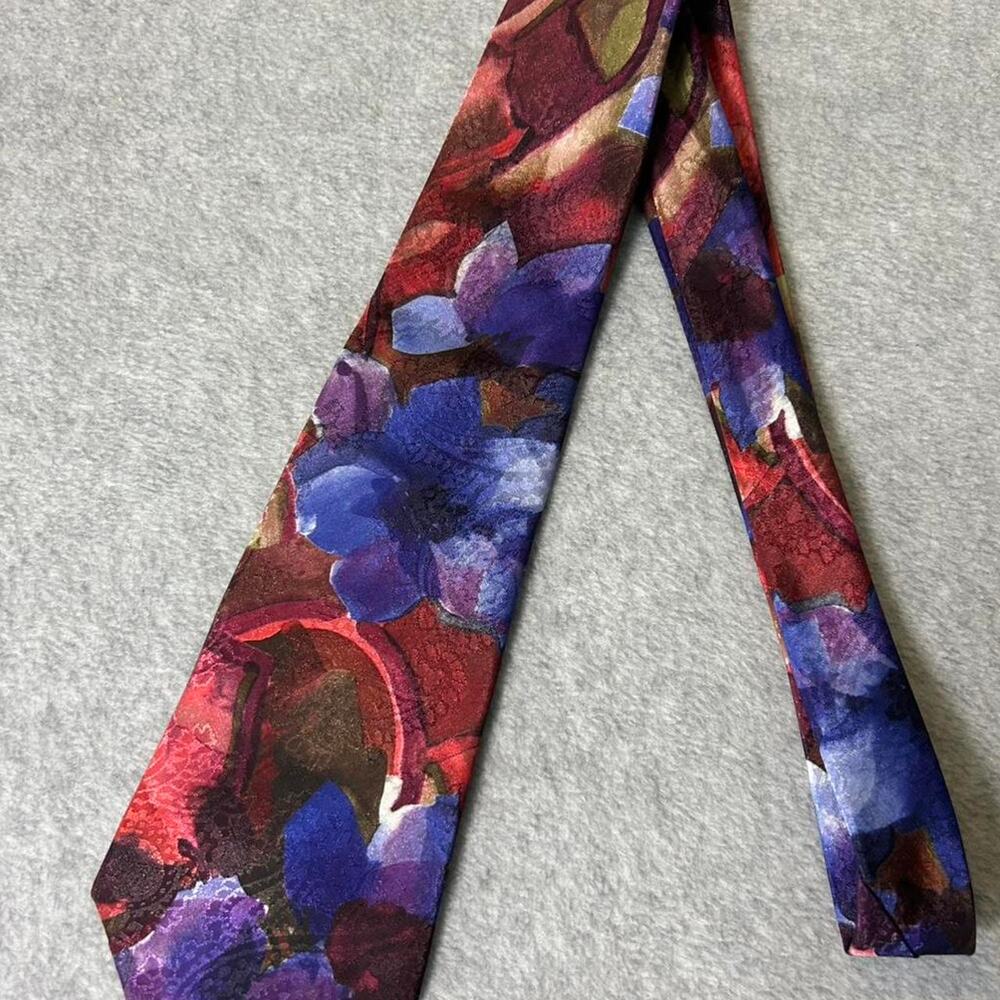 Surrey multicoloured tie with abstract design